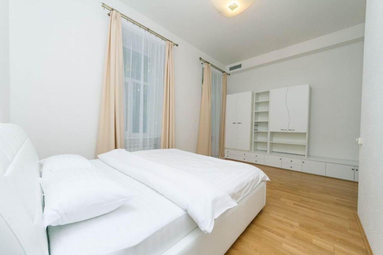 Lux Near Maidan, Khreschutyk 3Br Apartment Kyiv Exterior photo